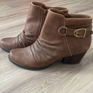 BareTraps Brown Reinella Ankle Boot size 8